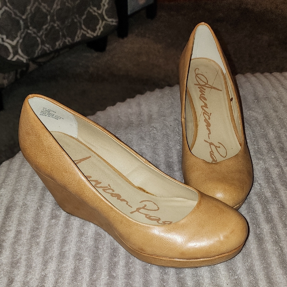 NWOT. American Rag Tan Wedge Shoes with Cushioned Insole. 10M